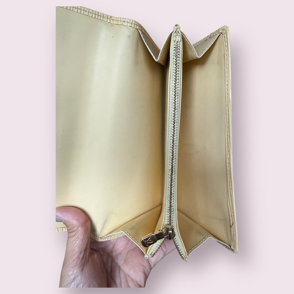 Authentic Louis Vuitton Epi Leather Long Wallet | Vanilla - Picture 7 of 10